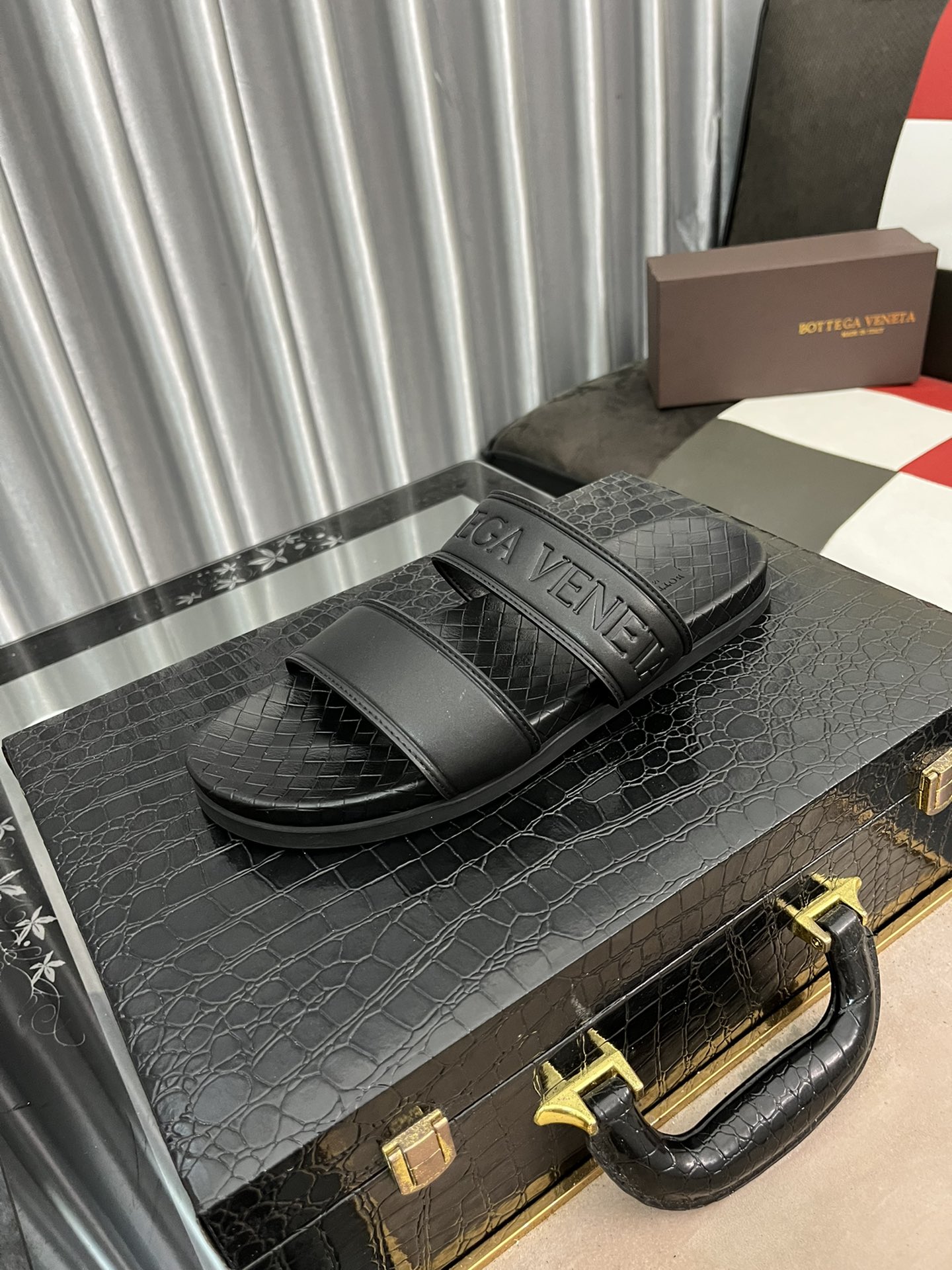 I0  Bottega Veneta   男士时尚休闲拖鞋，原版复刻，采用进口牛皮编织制作，原版复刻橡胶大底，潮流时尚，穿着舒适