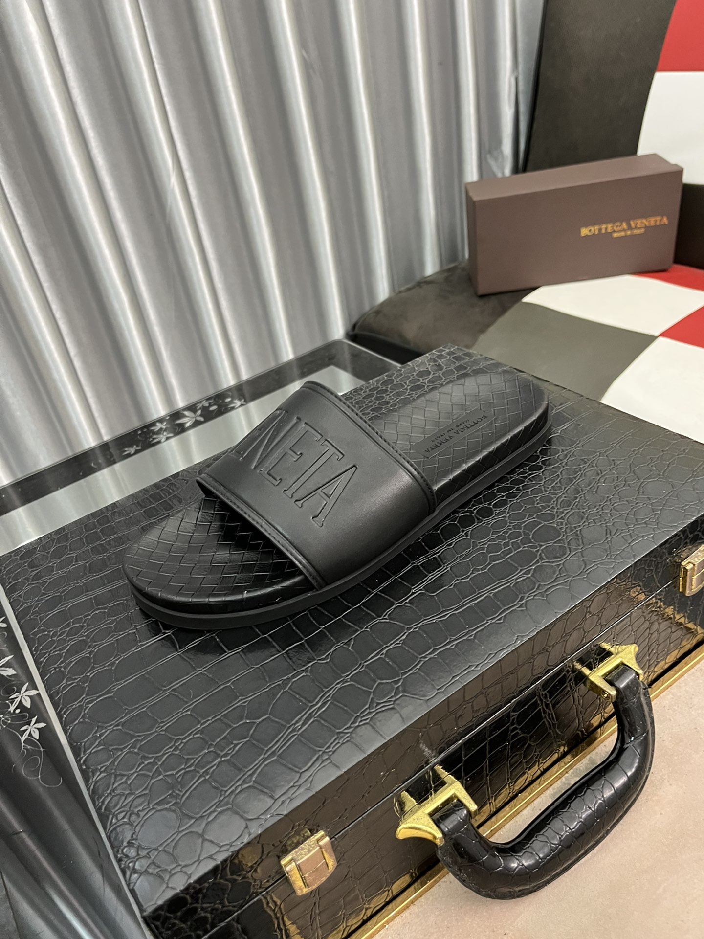 I0  Bottega Veneta   男士时尚休闲拖鞋，原版复刻，采用进口牛皮编织制作，原版复刻橡胶大底，潮流时尚，穿着舒适