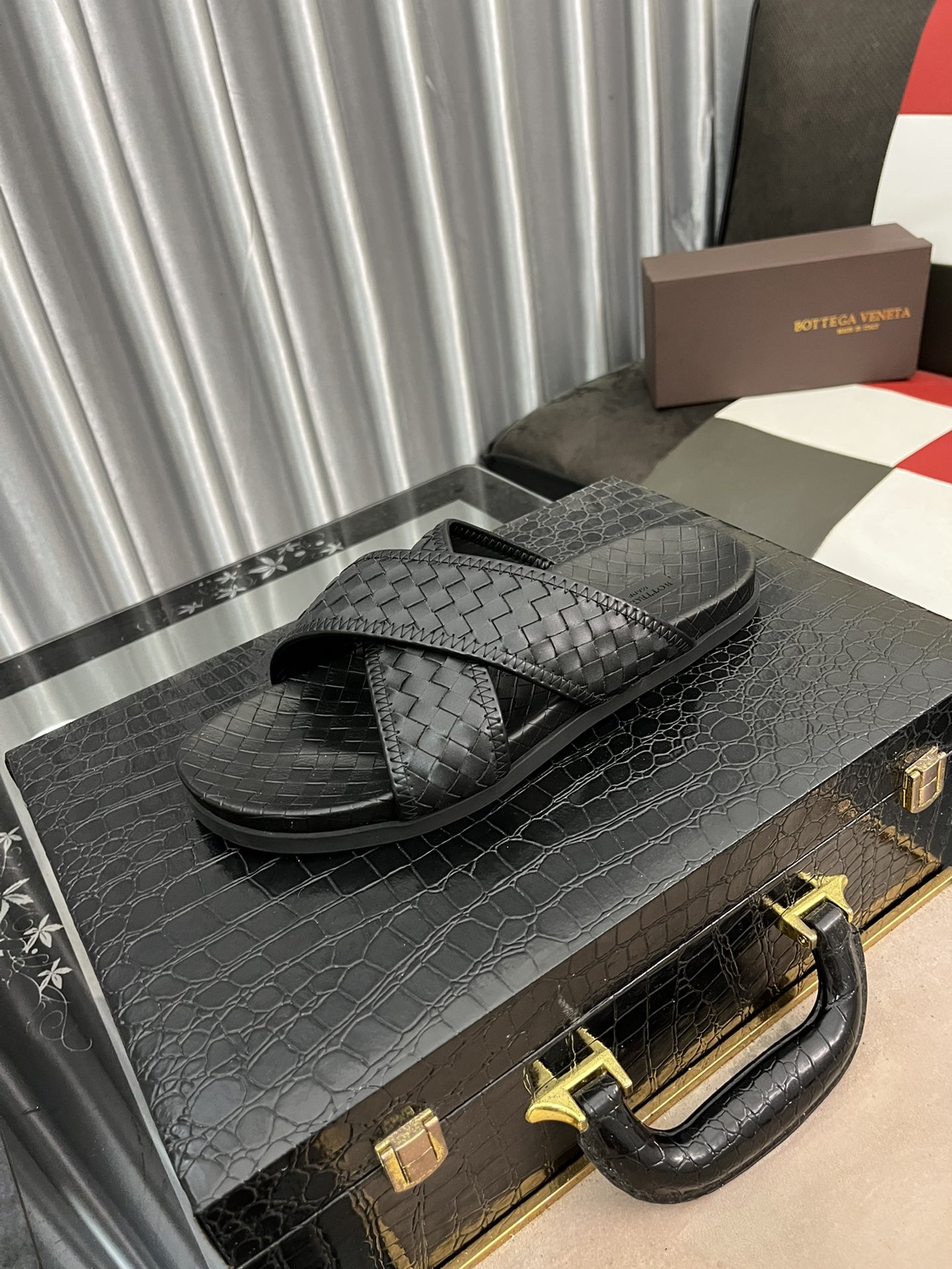 I0  Bottega Veneta   男士时尚休闲拖鞋，原版复刻，采用进口牛皮编织制作，原版复刻橡胶大底，潮流时尚，穿着舒适