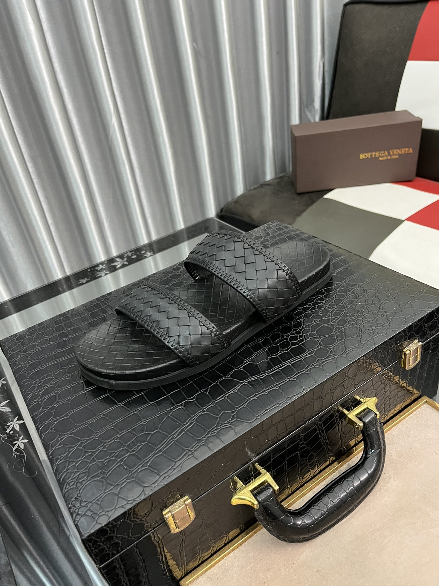 I0  Bottega Veneta   男士时尚休闲拖鞋，原版复刻，采用进口牛皮编织制作，原版复刻橡胶大底，潮流时尚，穿着舒适
