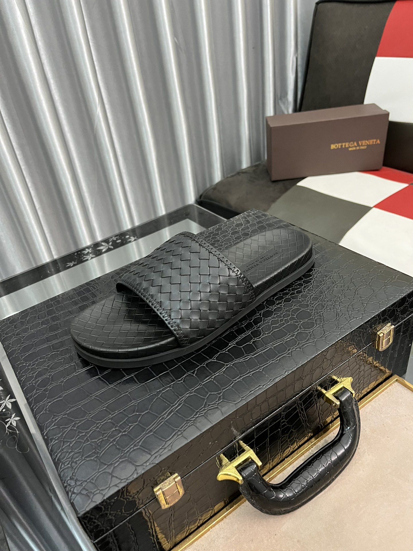 I0  Bottega Veneta   男士时尚休闲拖鞋，原版复刻，采用进口牛皮编织制作，原版复刻橡胶大底，潮流时尚，穿着舒适