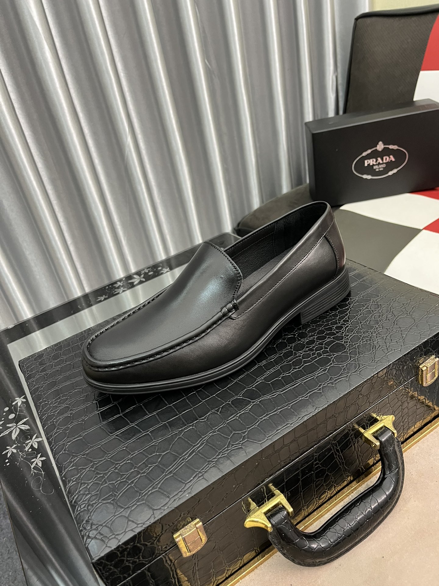 J0  普拉达高端橡胶大底、经典男士商务皮鞋，进口原版材质，水染头层牛里，专业严谨工艺，注重细节，彰显尊贵绅士l