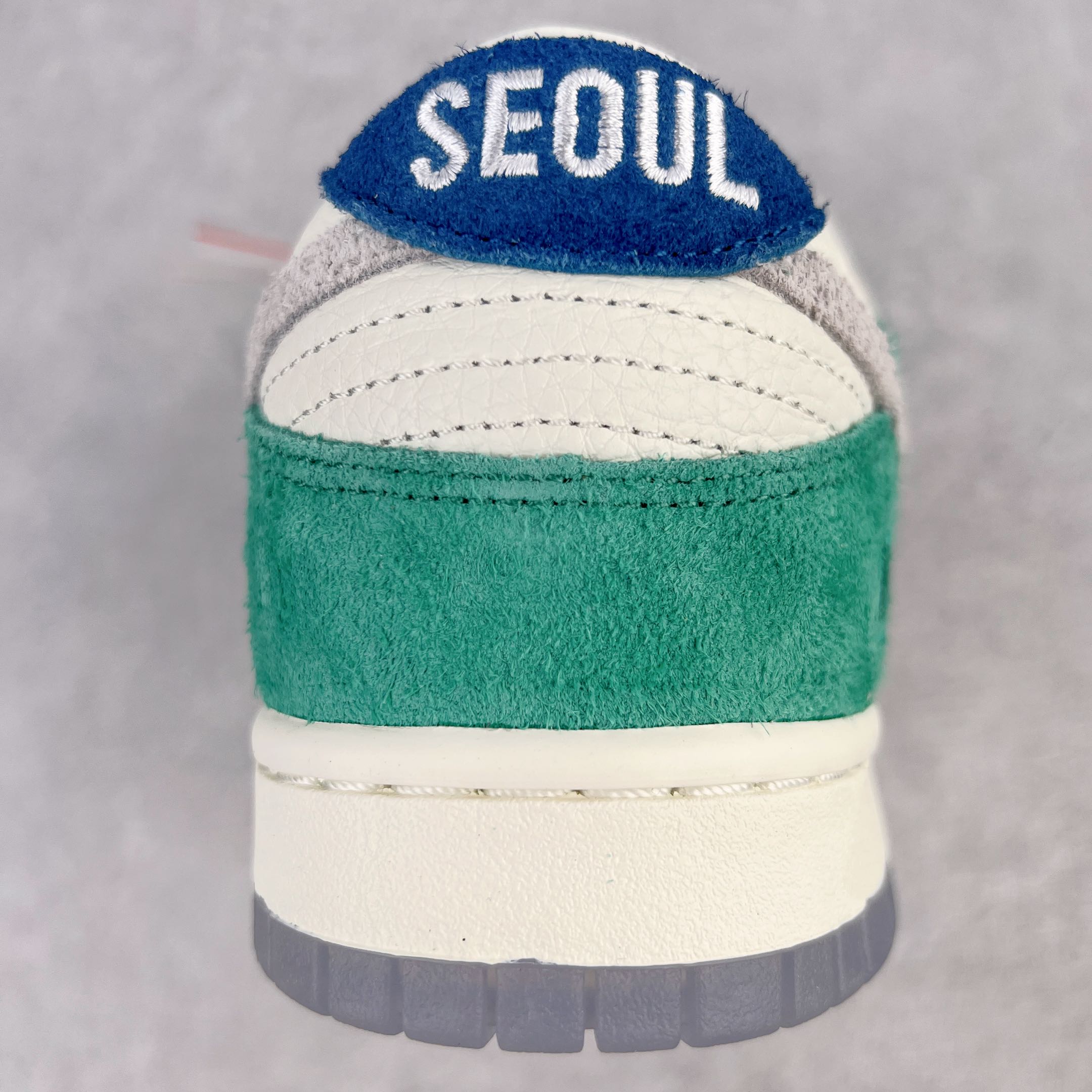 图片[8]-零售💰390 ＃M纯原 Kasina x NK SB Dunk Low 韩国限定 涡轮绿 CZ6501-101 圈内最强 零售首选 独家原厂航空铝磨具打磨大底 鞋头坡度极致还原 原盒原配 圈内天花板工艺 原厂冲刀 超高清洁度 全鞋零毛边皮料切割 全套原楦原模倾力打造完美版型 采用原厂百宏鞋带以及原厂百宏织唛舌标 内标可供原厂几率过验 原厂中底布黄色点胶 原厂中底布拉帮走线遵循公司‼️SIZE：36 36.5 37.5 38 38.5 39 40 40.5 41 42 42.5 43 44 44.5 45 46 47.5 编码：by3936090-运动鞋