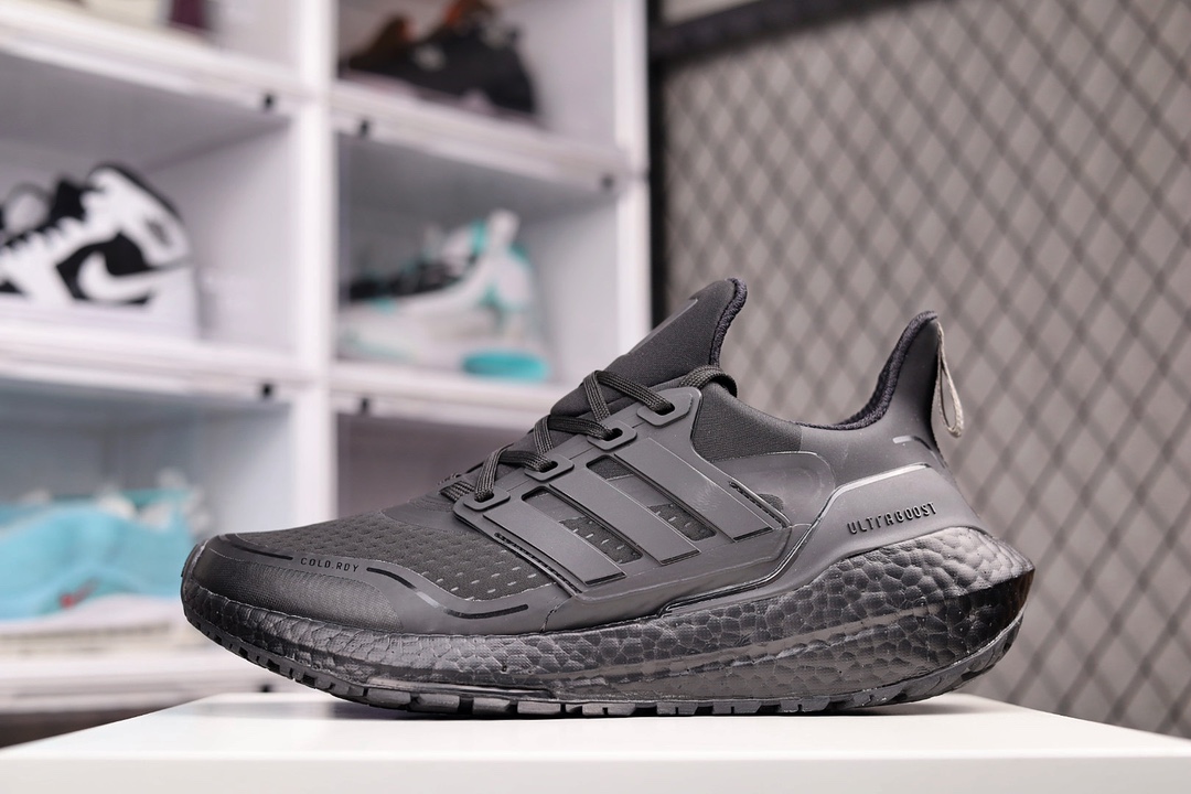 H0 公司级 Adidas Ultra Boost 21 Consortium 阿迪达斯新款厚底爆米花跑鞋较UB20增加6%Boost，全掌Boost将缓震和能量回馈再一次进行了升级，提供更好的舒适穿着体验 J5 oPrimeknit编织工艺，S型Heel Counter提供更加精准锁定后跟，带来出众的后跟包裹，LEP创新大底延续马牌橡胶大底，同时新加入LEP结构，为每一步提供更多动力及更好回弹733YF