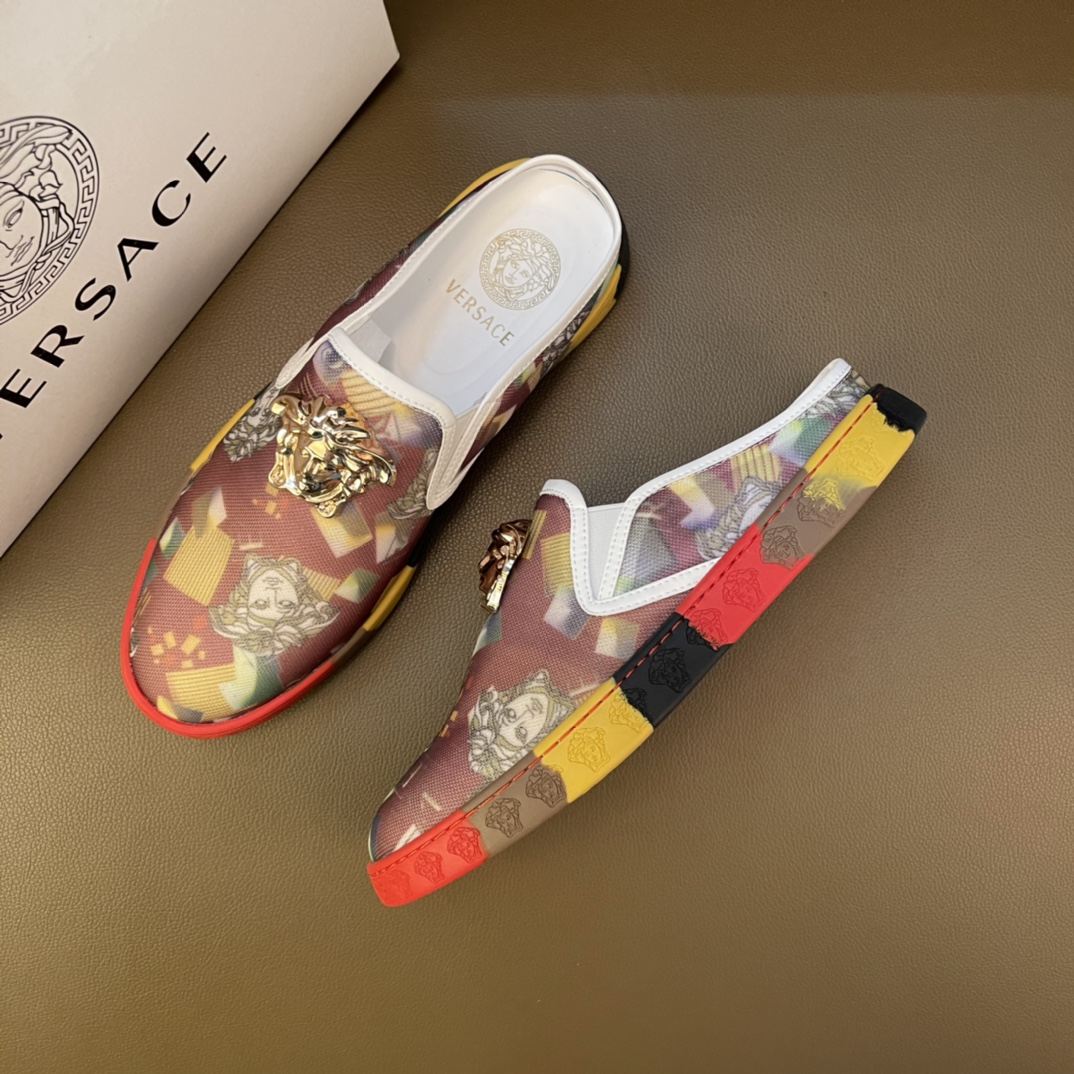 I0       最高品质范思哲VERSACE～独领风骚2022经典 低帮、 原版瓦莎琪 鞋面 霸气LOGO更是精心打造😍 材料：🐂进口头层小牛皮，羊皮内里🐑 欧美大师独特版面设计 完美打造专柜品质，懒人套脚设计 耐磨仿滑原版大底 运动跑步风设计 ， 适合司机驾车外出🚗 绝对的焦点 高端 优雅.男装男鞋