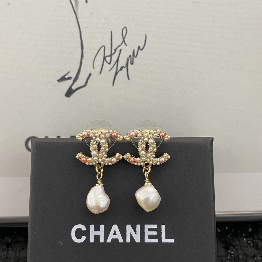 Chanel 小香耳钉 款火爆上新