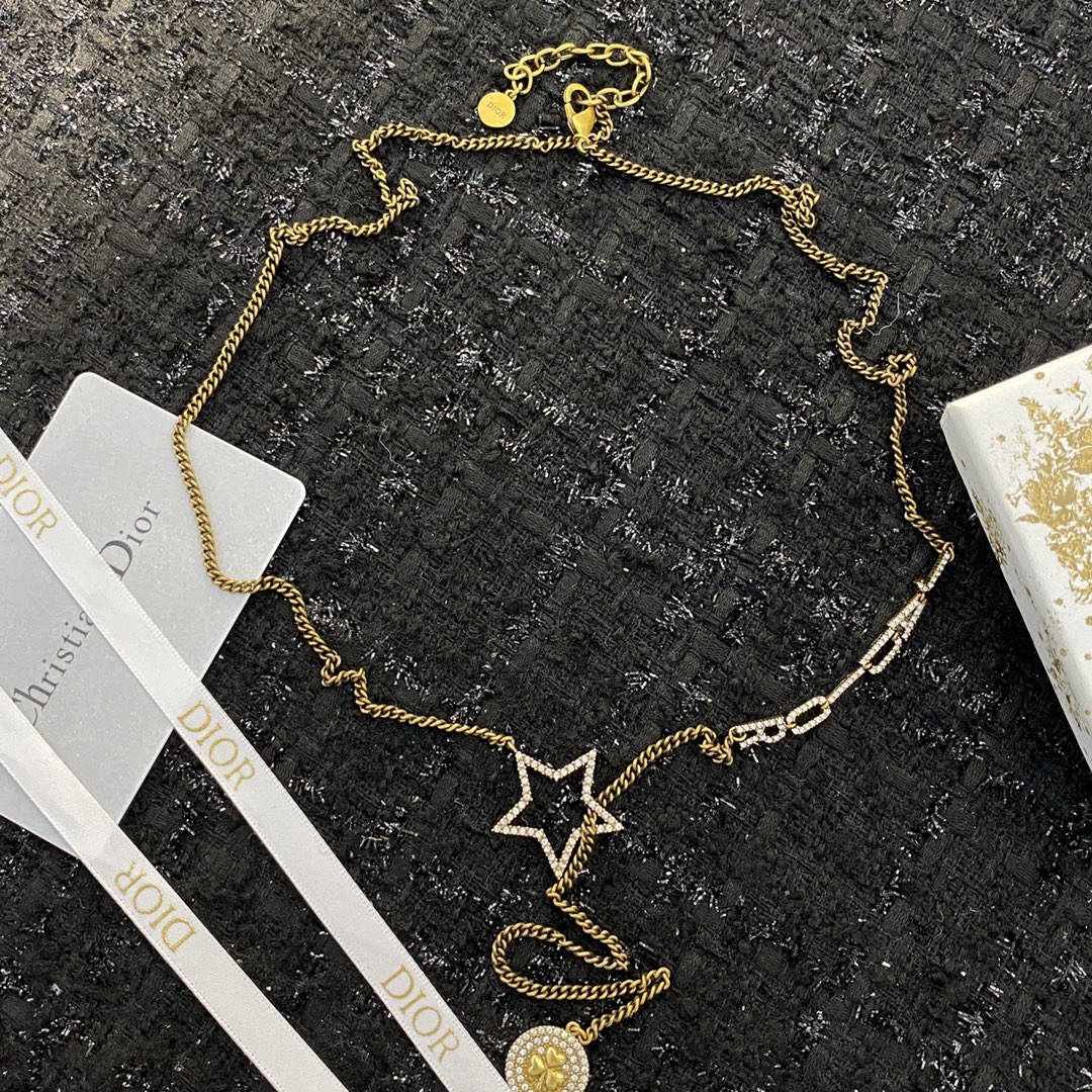 Колье буквы