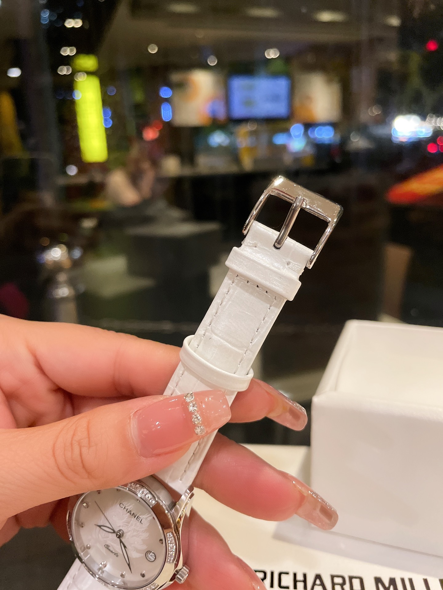 💰白460金480🔰皮带陶瓷同价
热卖款!!香奈儿-CHANEL女神必备石英腕表 进口石英-3针机芯蓝宝石玻璃镜面316精钢镶钻表壳精钢结合陶瓷表带直径35mm 厚度10mm