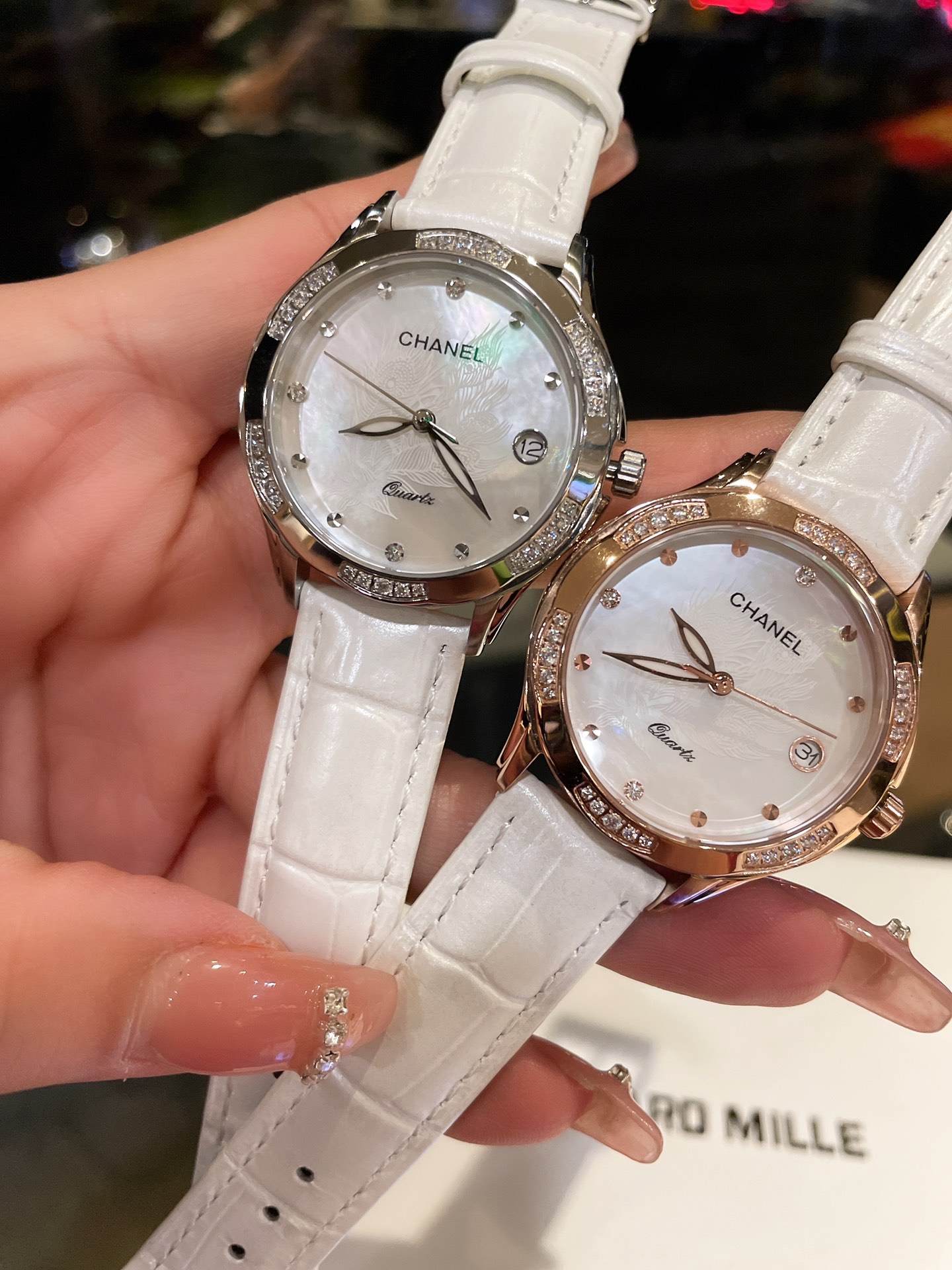 💰白460金480🔰皮带陶瓷同价
热卖款!!香奈儿-CHANEL女神必备石英腕表 进口石英-3针机芯蓝宝石玻璃镜面316精钢镶钻表壳精钢结合陶瓷表带直径35mm 厚度10mm
