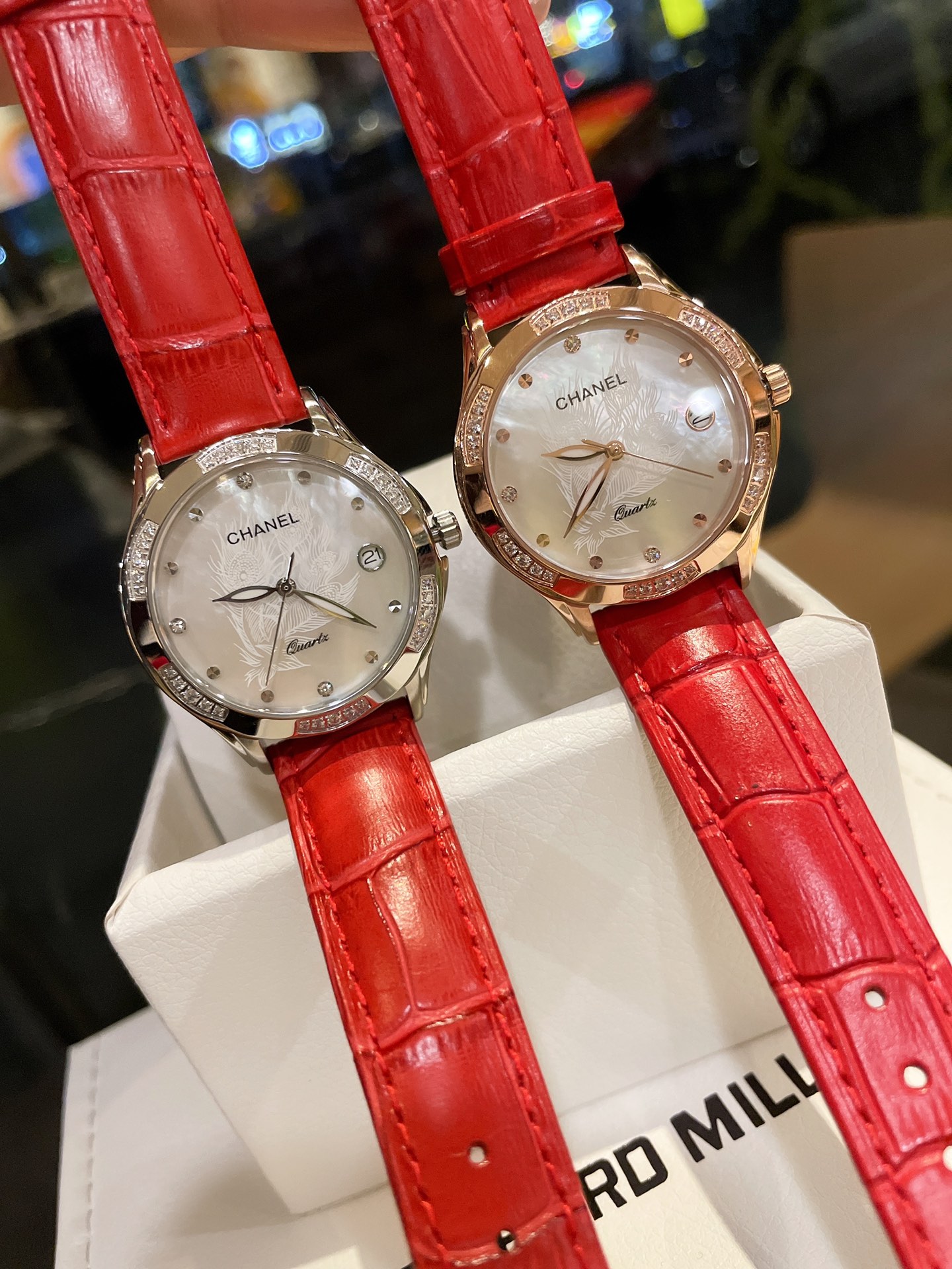 💰白460金480🔰皮带陶瓷同价
热卖款!!香奈儿-CHANEL女神必备石英腕表 进口石英-3针机芯蓝宝石玻璃镜面316精钢镶钻表壳精钢结合陶瓷表带直径35mm 厚度10mm