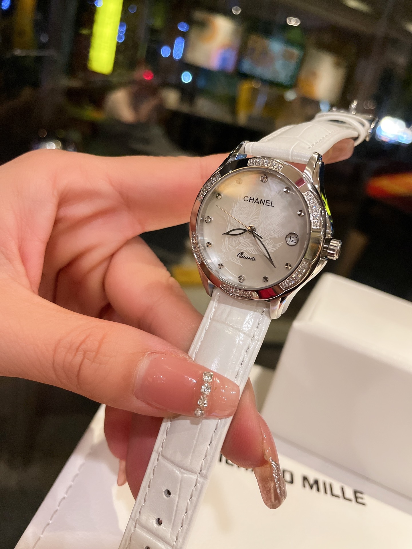 💰白460金480🔰皮带陶瓷同价
热卖款!!香奈儿-CHANEL女神必备石英腕表 进口石英-3针机芯蓝宝石玻璃镜面316精钢镶钻表壳精钢结合陶瓷表带直径35mm 厚度10mm