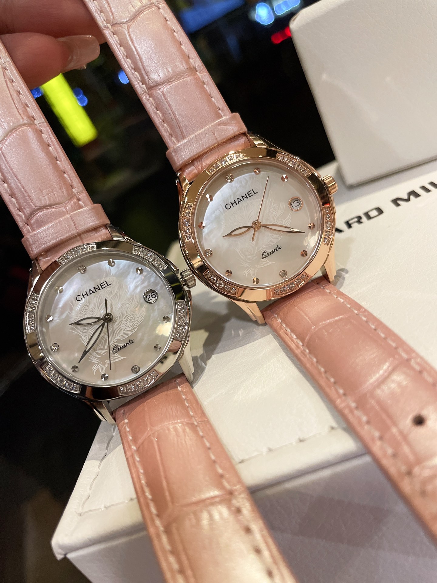 💰白460金480🔰皮带陶瓷同价
热卖款！！香奈儿－CHANEL女神必备石英腕表 进口石英-3针机芯蓝宝石玻璃镜面316精钢镶钻表壳精钢结合陶瓷表带直径35mm 厚度10mm