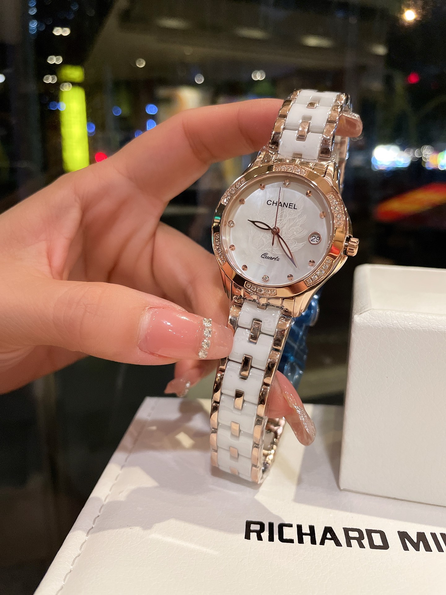 💰白460金480🔰皮带陶瓷同价
热卖款！！香奈儿－CHANEL女神必备石英腕表 进口石英-3针机芯蓝宝石玻璃镜面316精钢镶钻表壳精钢结合陶瓷表带直径35mm 厚度10mm