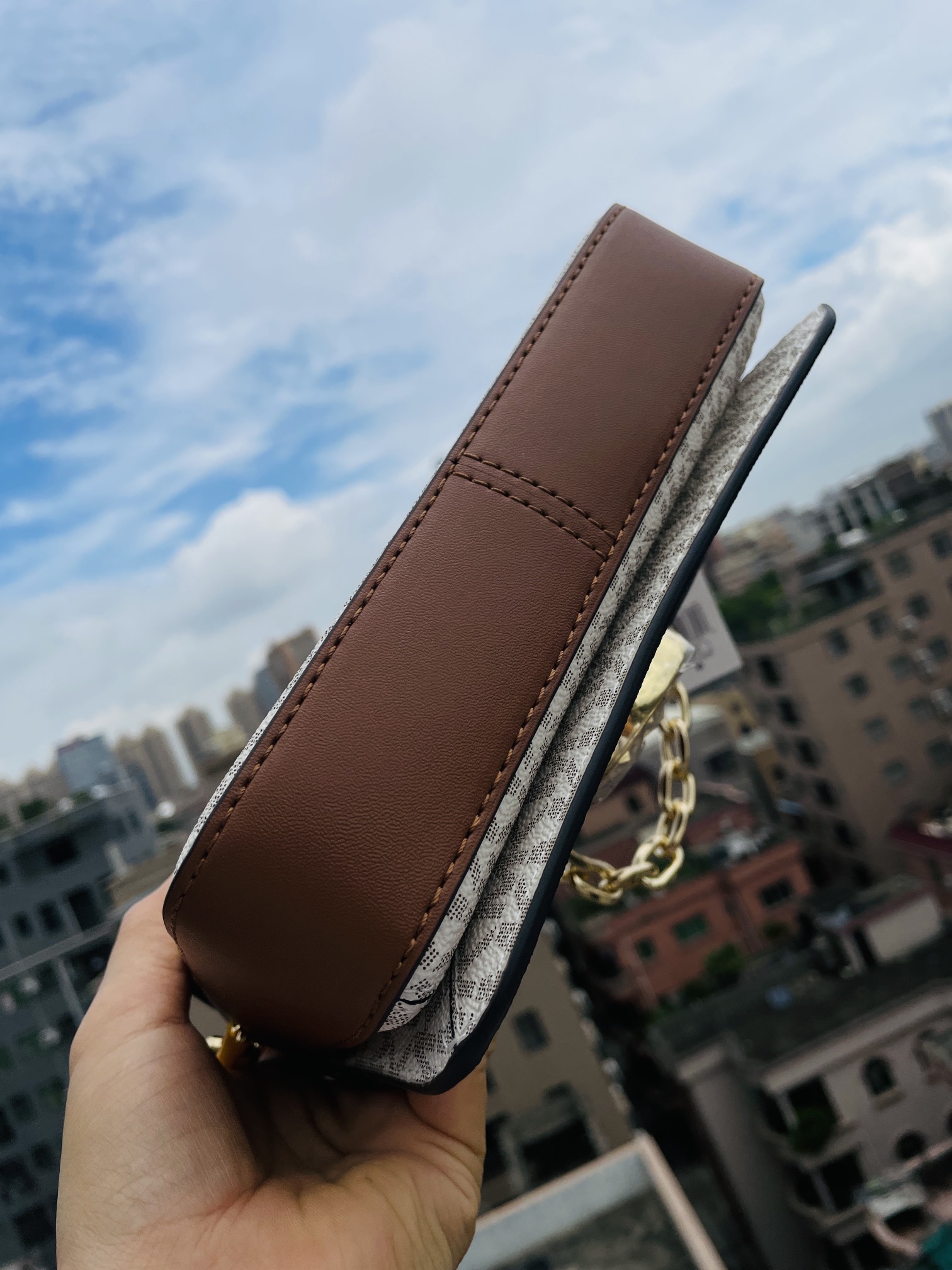 Michael Kors MK独家新款Carmen中号酒神包翻盖牛皮单肩斜挎包， 老花料配皮，五金链条手提和长肩带斜挎包，双肩带可拆卸