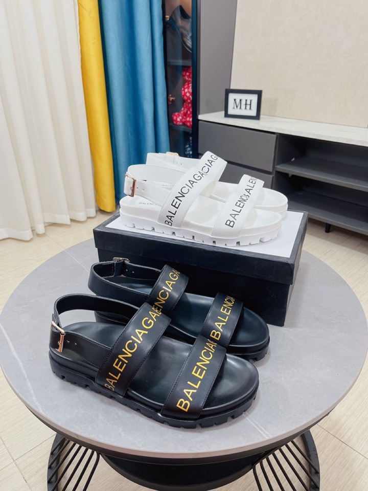I0  凉鞋款Balenciaga 巴黎世家新品男士拖鞋，高端精品，3D打印搭配材质，鞋面精致印花logo装饰，精细做工，鞋底超软，休闲宽松舒适型，夏季必入哦