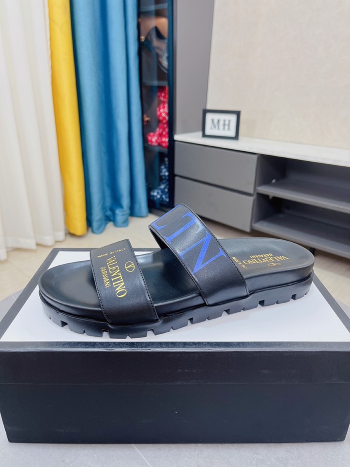 H0  拖鞋款Valentino华伦天奴新品男士拖鞋，高端精品，3D打印搭配材质，鞋面精致印花logo装饰，精细做工，鞋底超软，休闲宽松舒适型，夏季必入哦