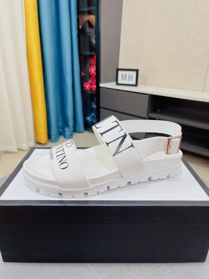 I0  凉鞋款Valentino华伦天奴新品男士拖鞋，高端精品，3D打印搭配材质，鞋面精致印花logo装饰，精细做工，鞋底超软，休闲宽松舒适型，夏季必入哦