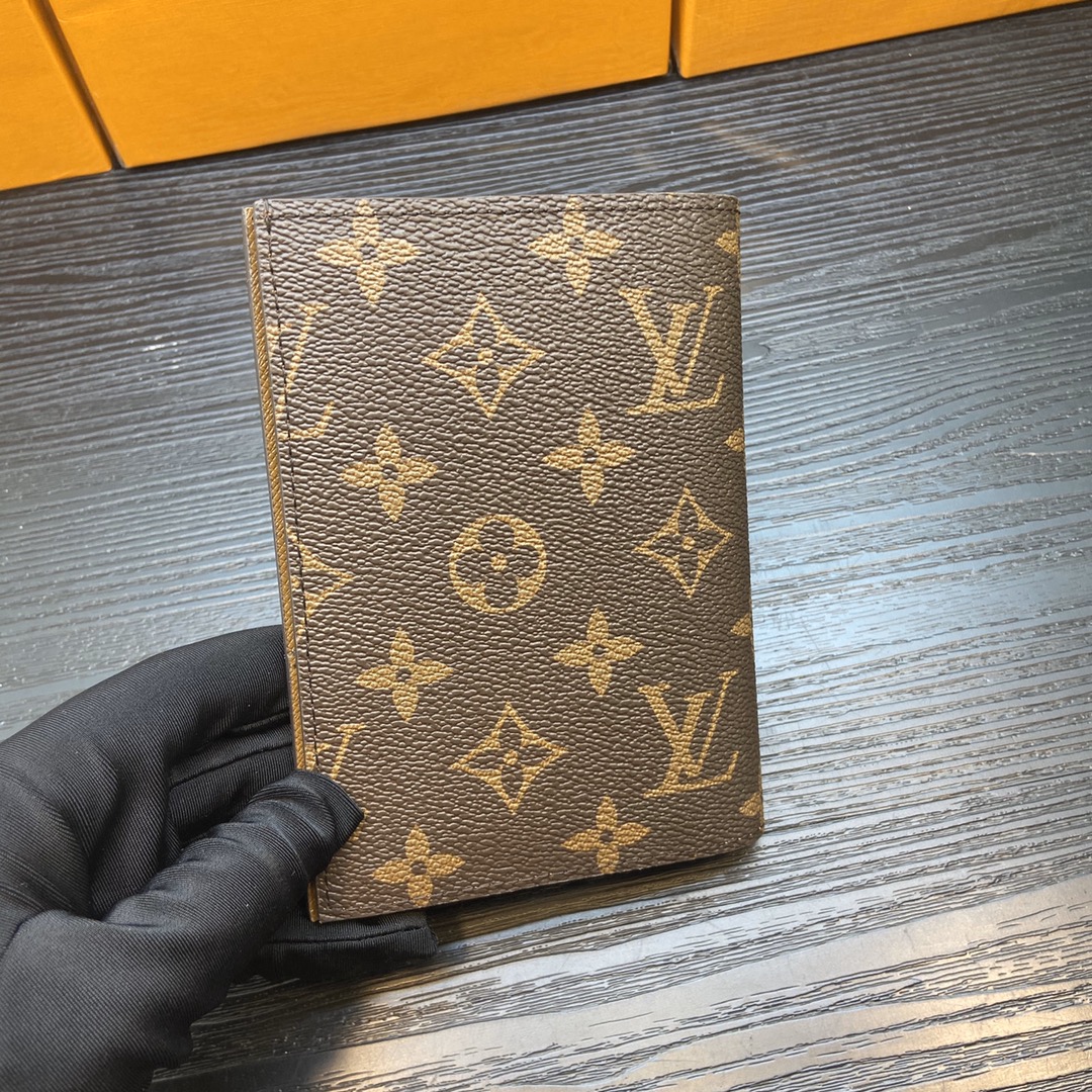 Luxury passport holder gift packaging