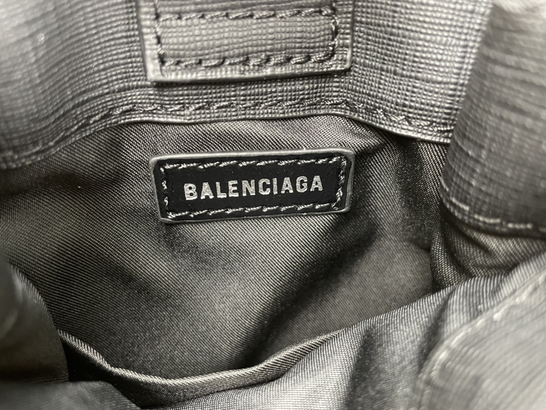 升级版有序列号Balenciaga巴