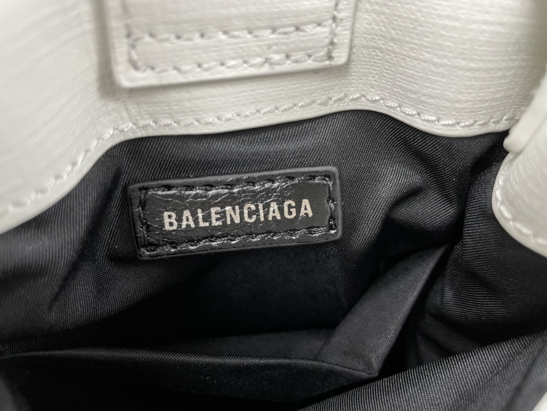 升级版有序列号Balenciaga巴