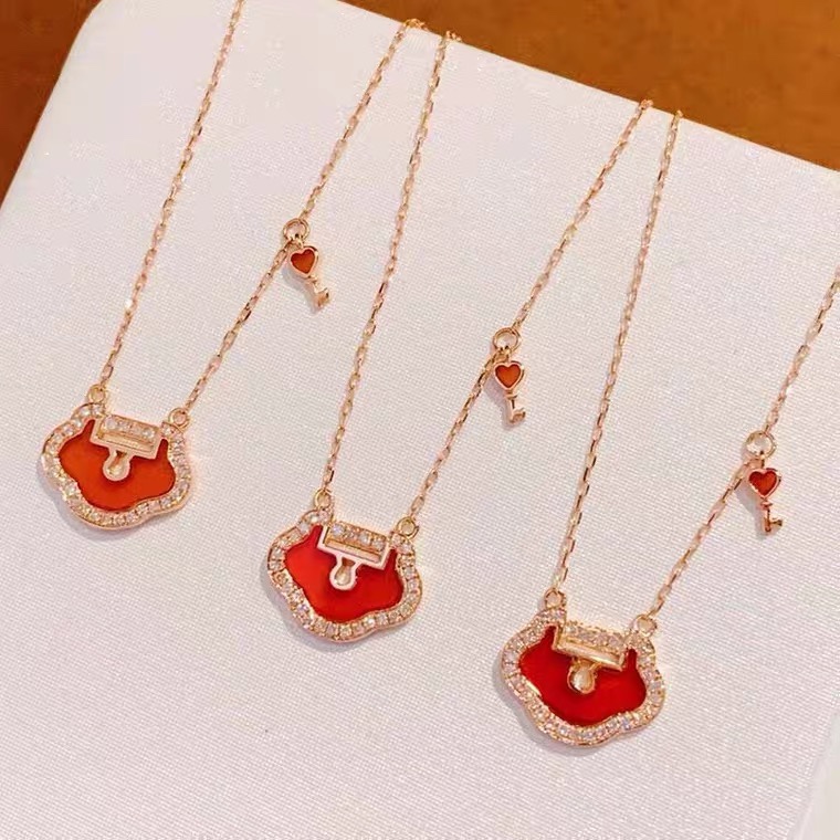 NO:102998,New Qeeli* Yuyi series Ruyi chalcedony, Kirin necklace, qeelin, necklace19860909新款Qeeli* Yuyi系列如意红玉髓,麒麟项链,qeelin,necklace,Jewelry