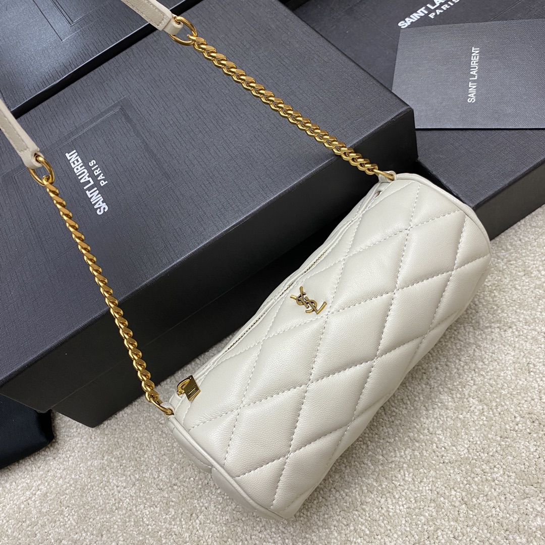 P¥480👉羊皮白/金❗❗原厂皮、精品专供❗❗
YSL新款sade小号腋下圆筒包 小羊皮🐏搭配复古金属链条，对于喜欢小圆包的人来说简直刚刚好🤗容量比woc大很多，夏天背超级好看👍
型号：699703【原厂皮】
尺寸：20x10x10cm