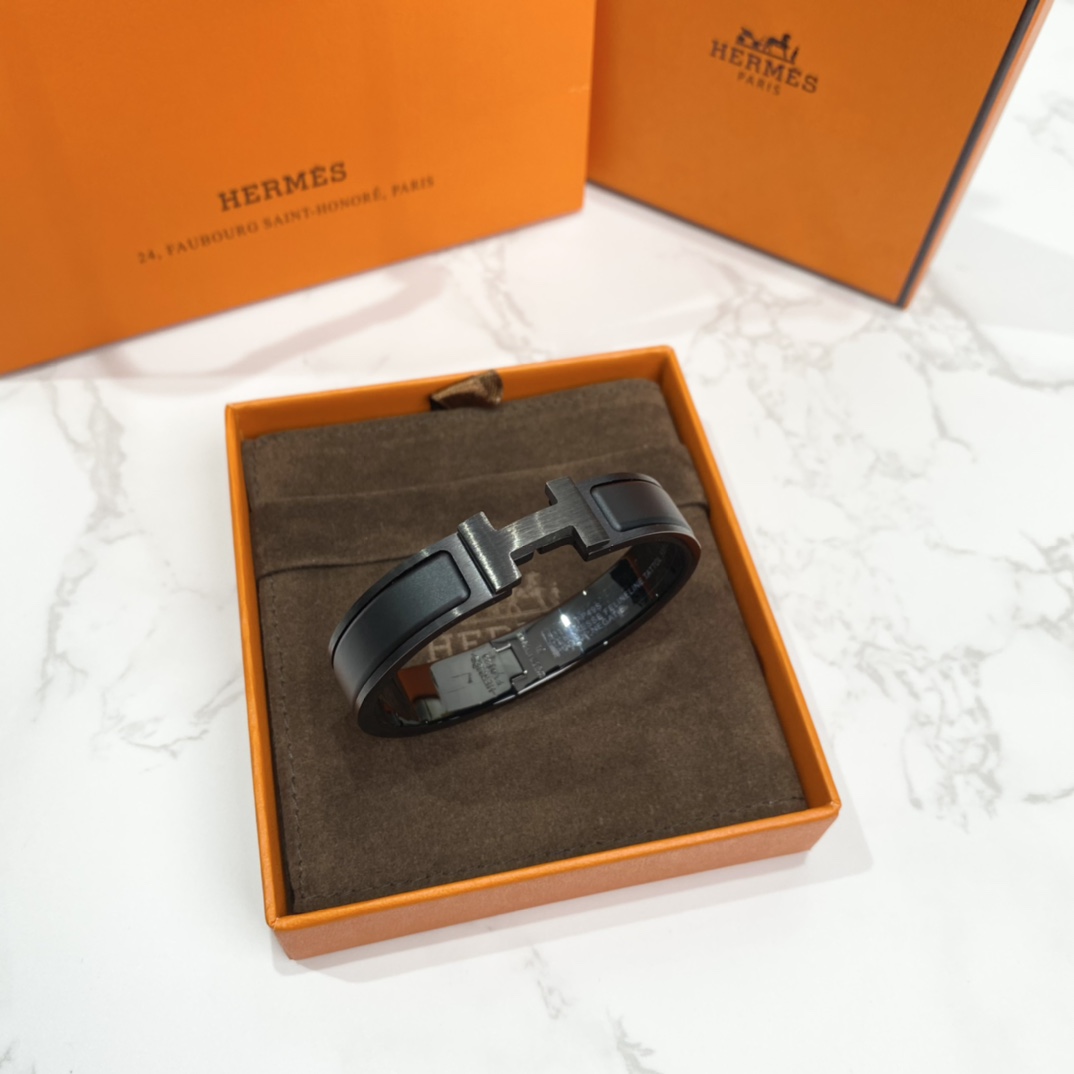 H bracelet