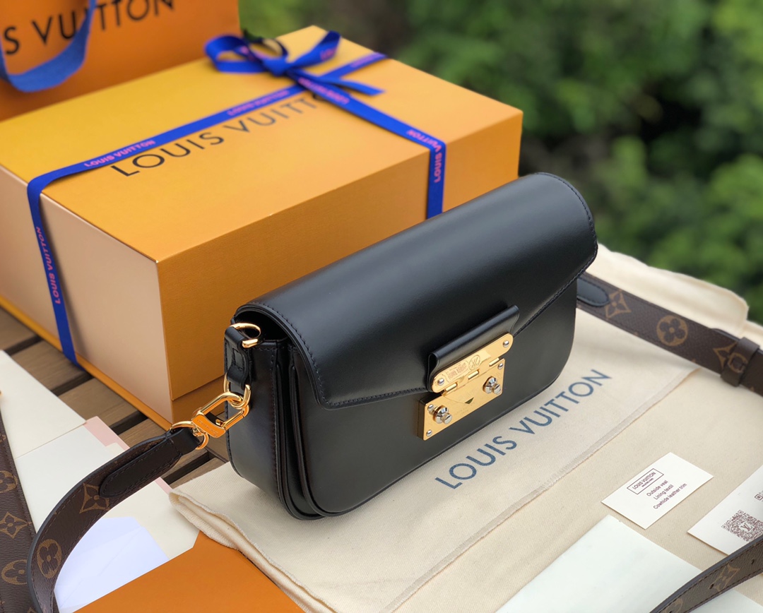 🌼 m20393尺寸24×15×6原厂渠道 LV2022春夏秀款Swing 腋下包，全新亮相2022春夏