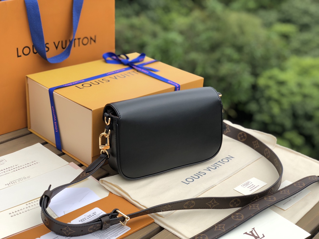 🌼 m20393尺寸24×15×6原厂渠道 LV2022春夏秀款Swing 腋下包，全新亮相2022春夏