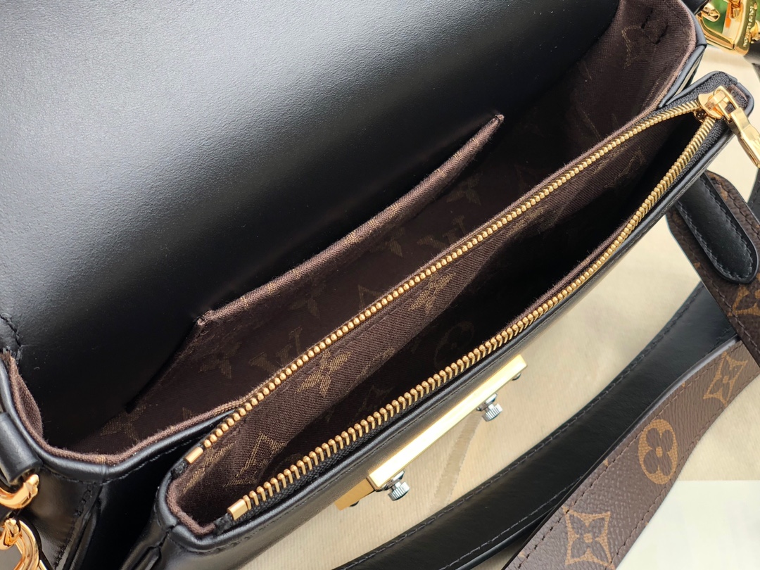 🌼 m20393尺寸24×15×6原厂渠道 LV2022春夏秀款Swing 腋下包，全新亮相2022春夏