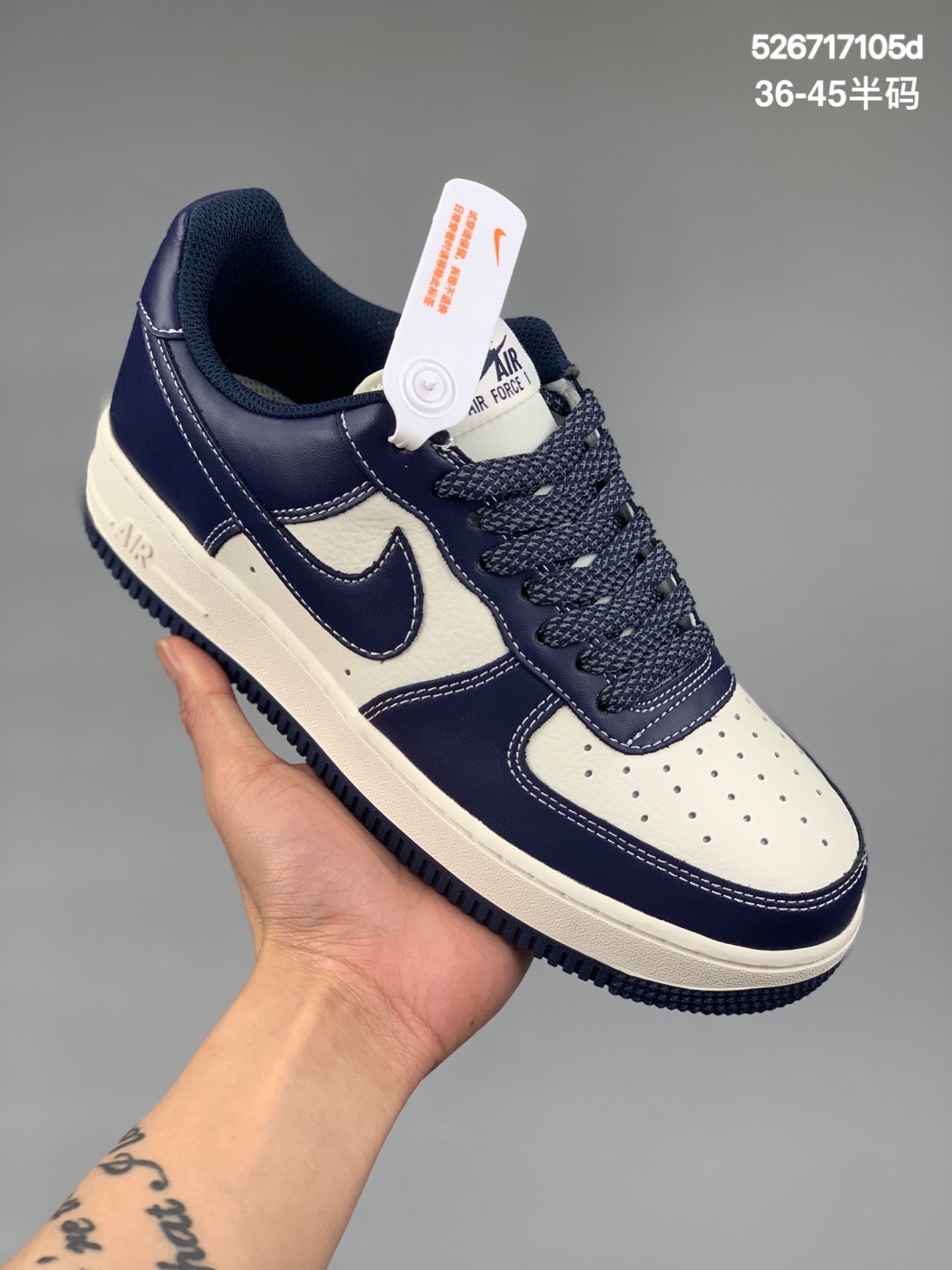 本地
新品出货 Nike Air Force1米白深蓝 官方同步 原装级别 原楦头原纸板  打造纯正空军版型#专注外贸渠道  全掌内置蜂窝气垫 #原盒配件 原厂中底钢印、拉帮完美   货号：SH6928-698码数：36 36.5 37.5 38 38.5 39 40 40.5 41 42 42.5 43 44 44.5 45
编码：526717105d