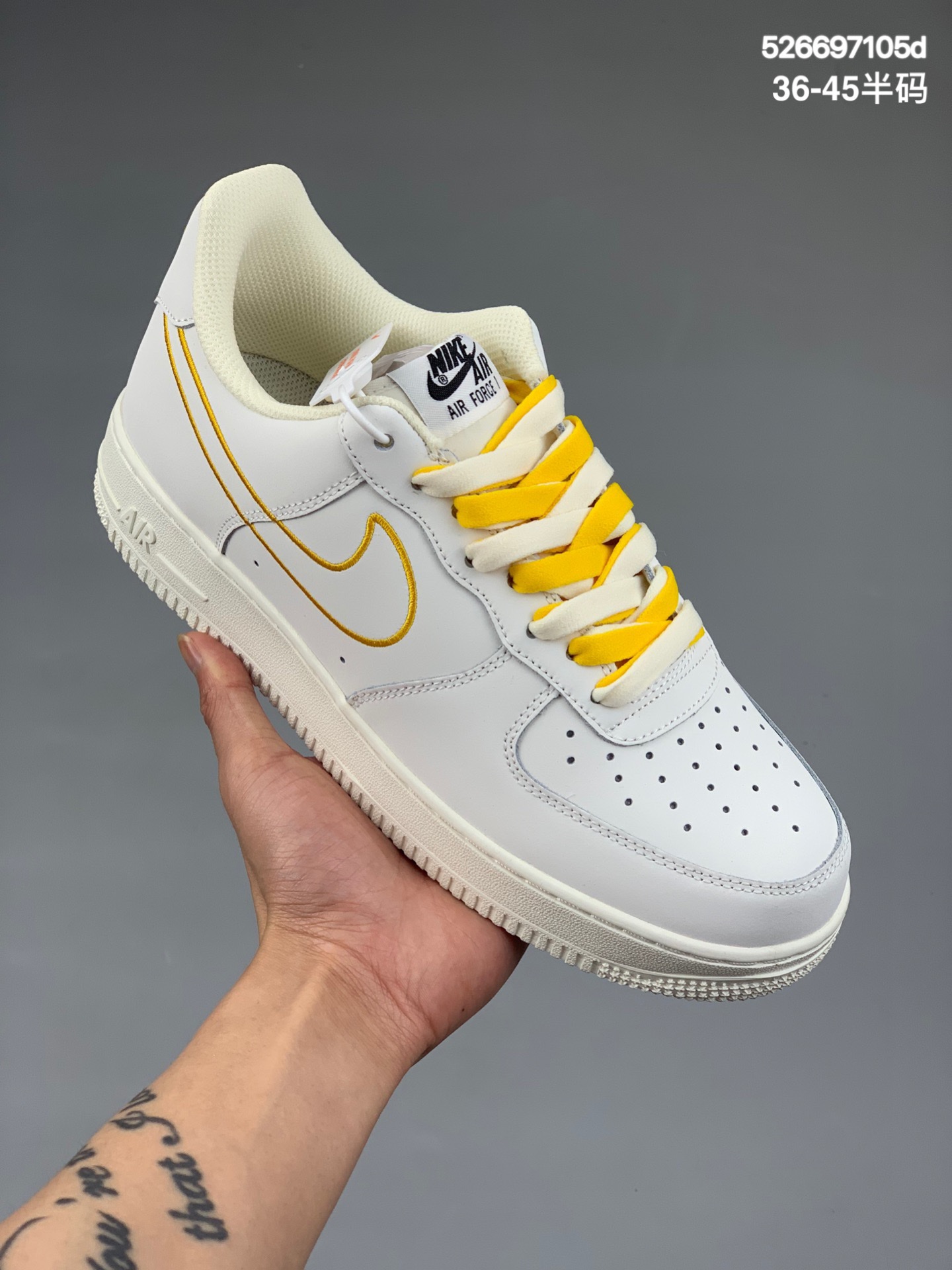 本地
耐克/Nike Air Force 1 Low ’07 “米黄电绣勾” 空军一号低帮休闲板鞋 双鞋带设计 原装定制鞋盒 原厂皮料 原楦原纸板 纯正版型 高清洁度 内置全掌气垫 货号：CL6326-168 尺码：36 36.5 37.5 38 38.5 39 40 40.5 41 42 42.5 43 44 44.5 45
编码：526697105d