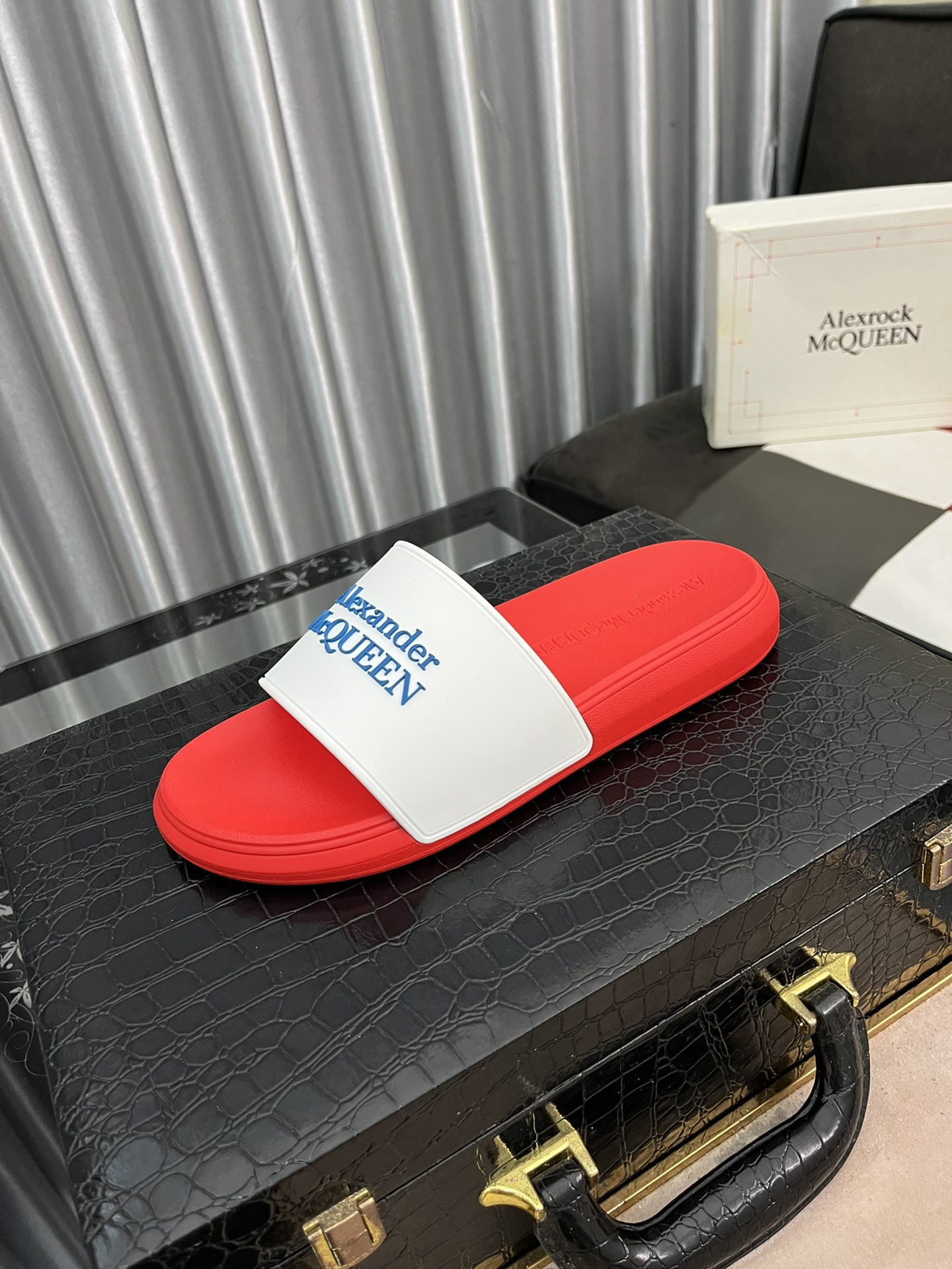 H0  Alexander McQueen泳池拖鞋「2022 麦昆 Alexander McQueen 」简单好看好穿就完事儿了♞