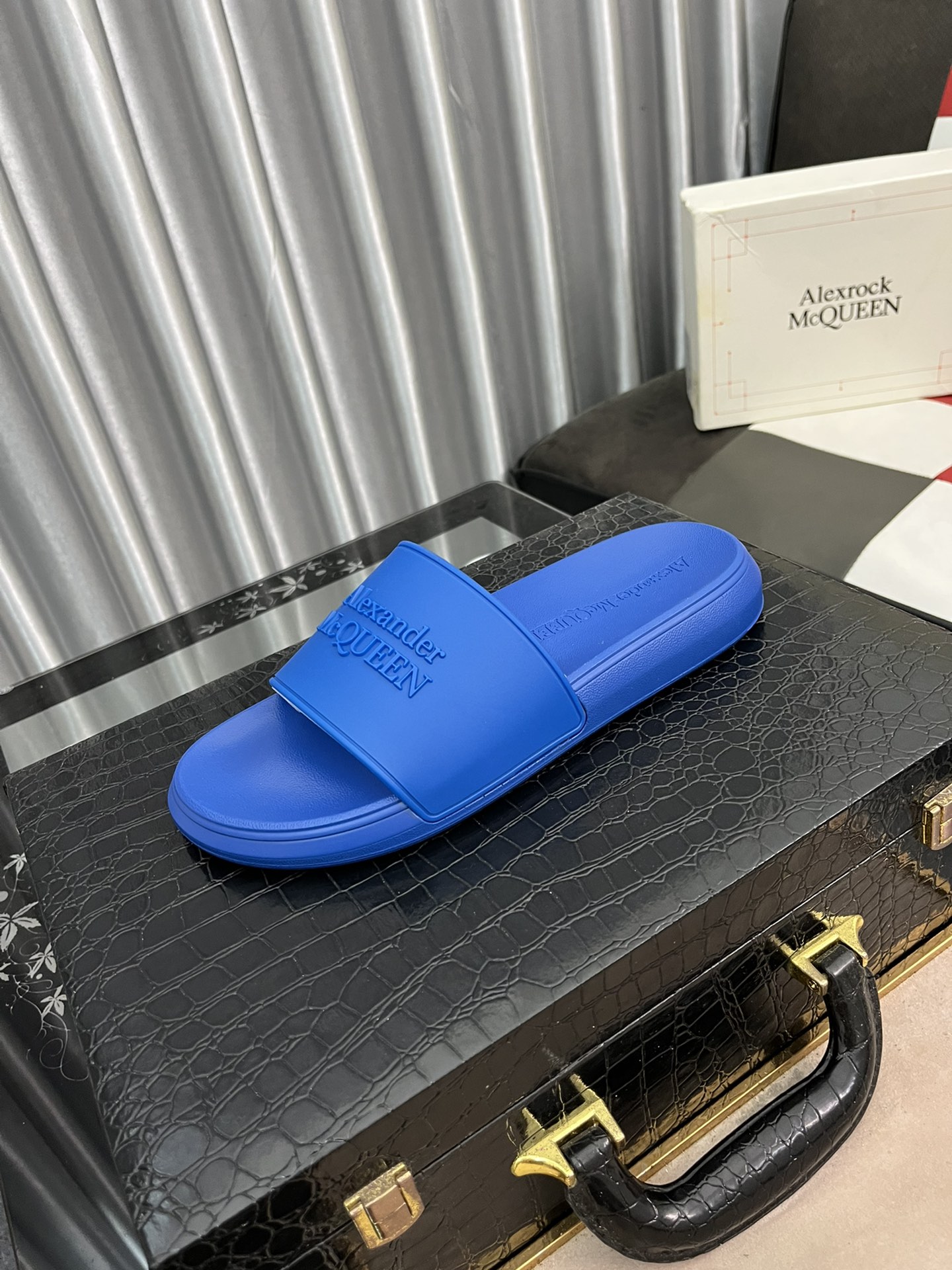 H0  Alexander McQueen泳池拖鞋「2022 麦昆 Alexander McQueen 」简单好看好穿就完事儿了♞