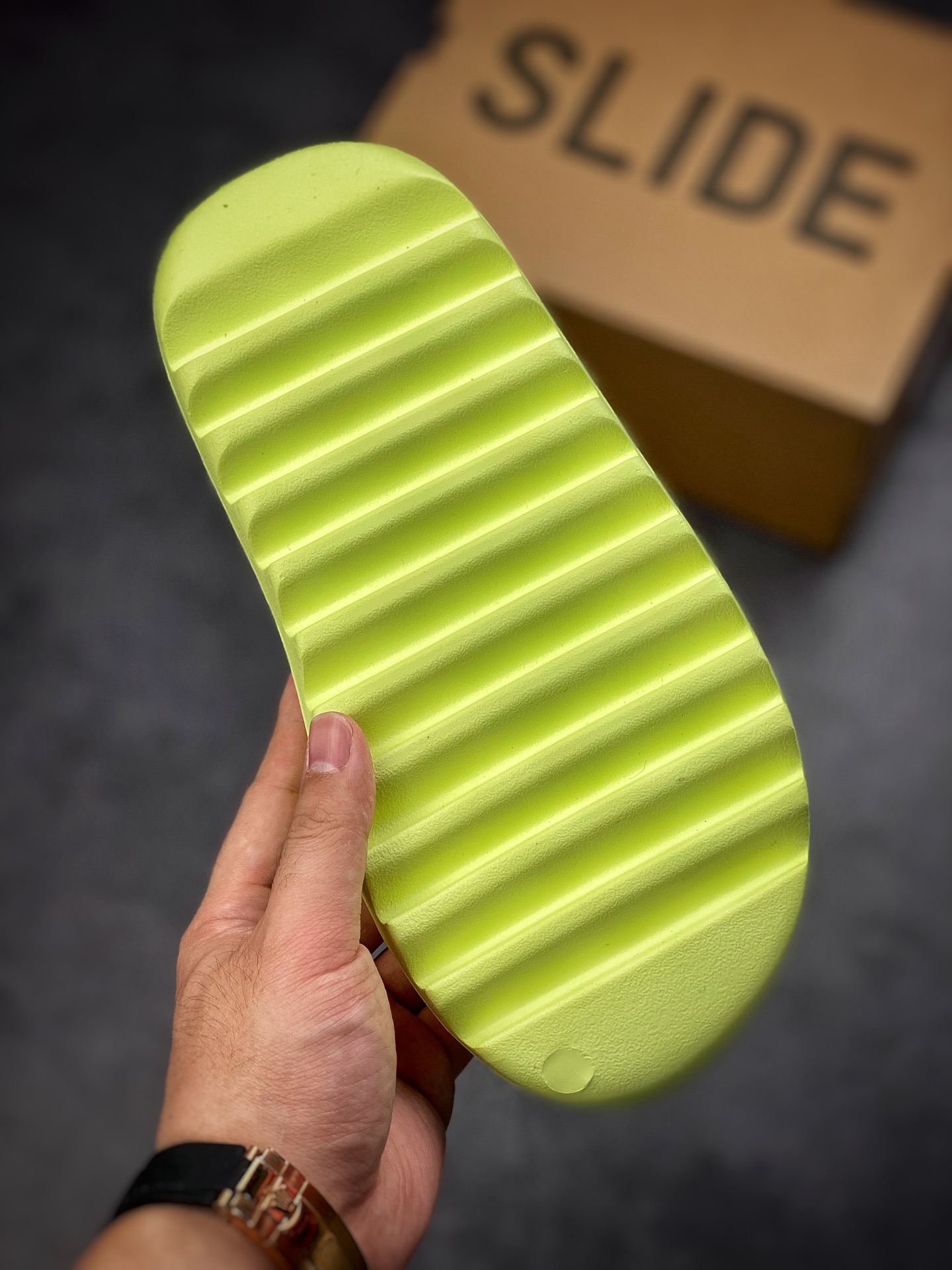 # Pure original YEEZY SLIDE yeezy slippers fluorescent green 2.0 HQ6447