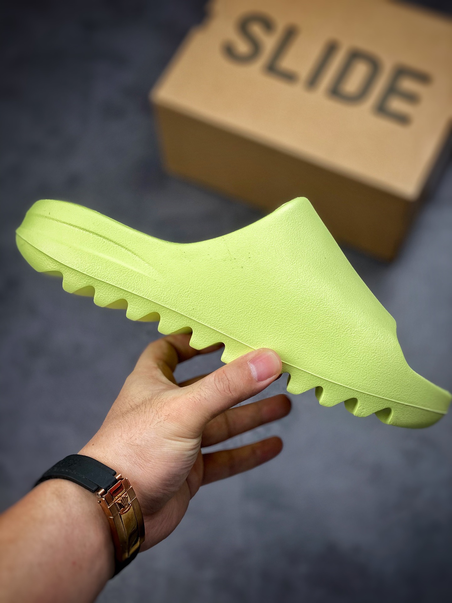 # Pure original YEEZY SLIDE yeezy slippers fluorescent green 2.0 HQ6447