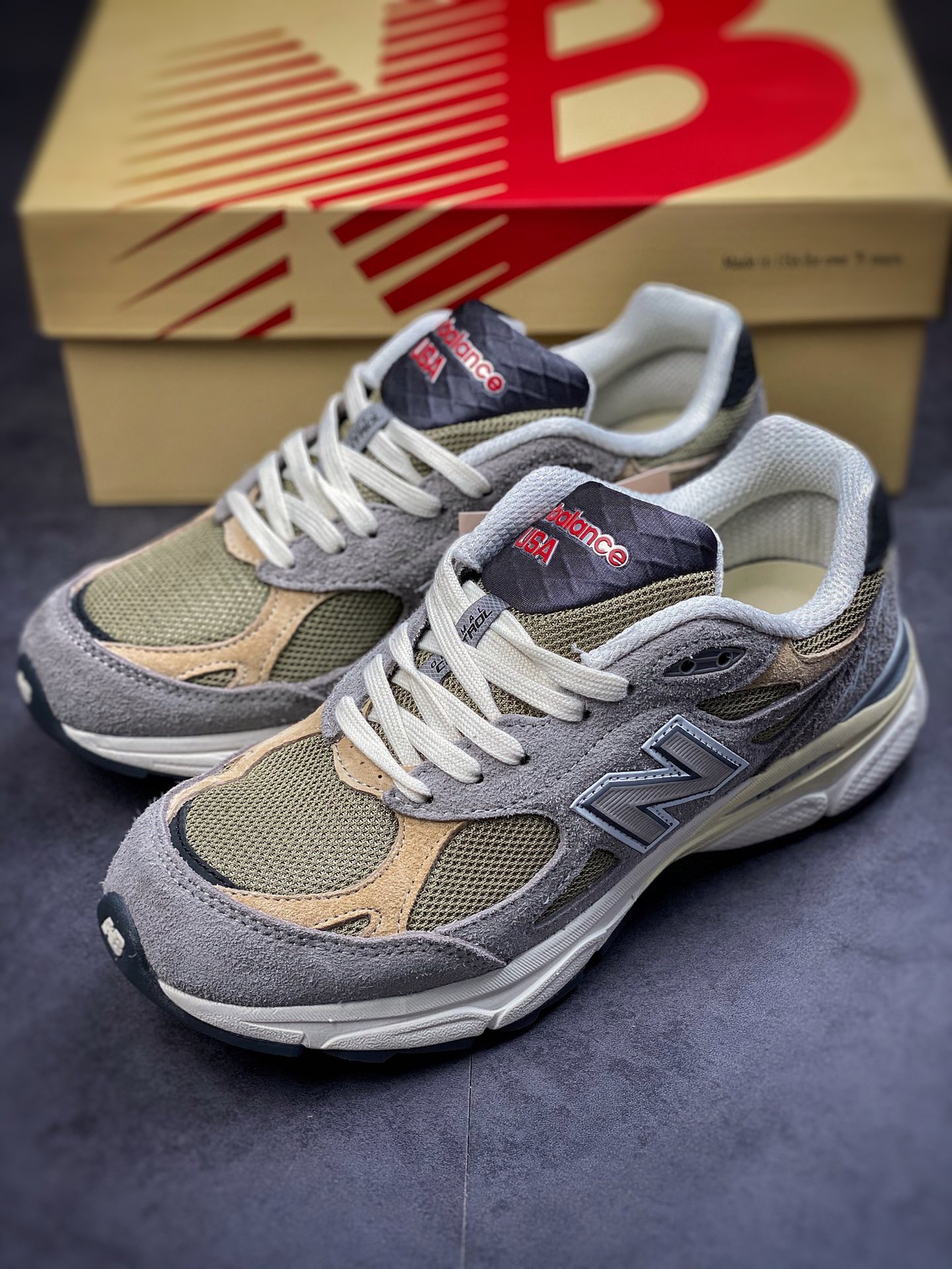 There is no difference between the original channel and the genuine New Balance 990 gray brown M990TG3