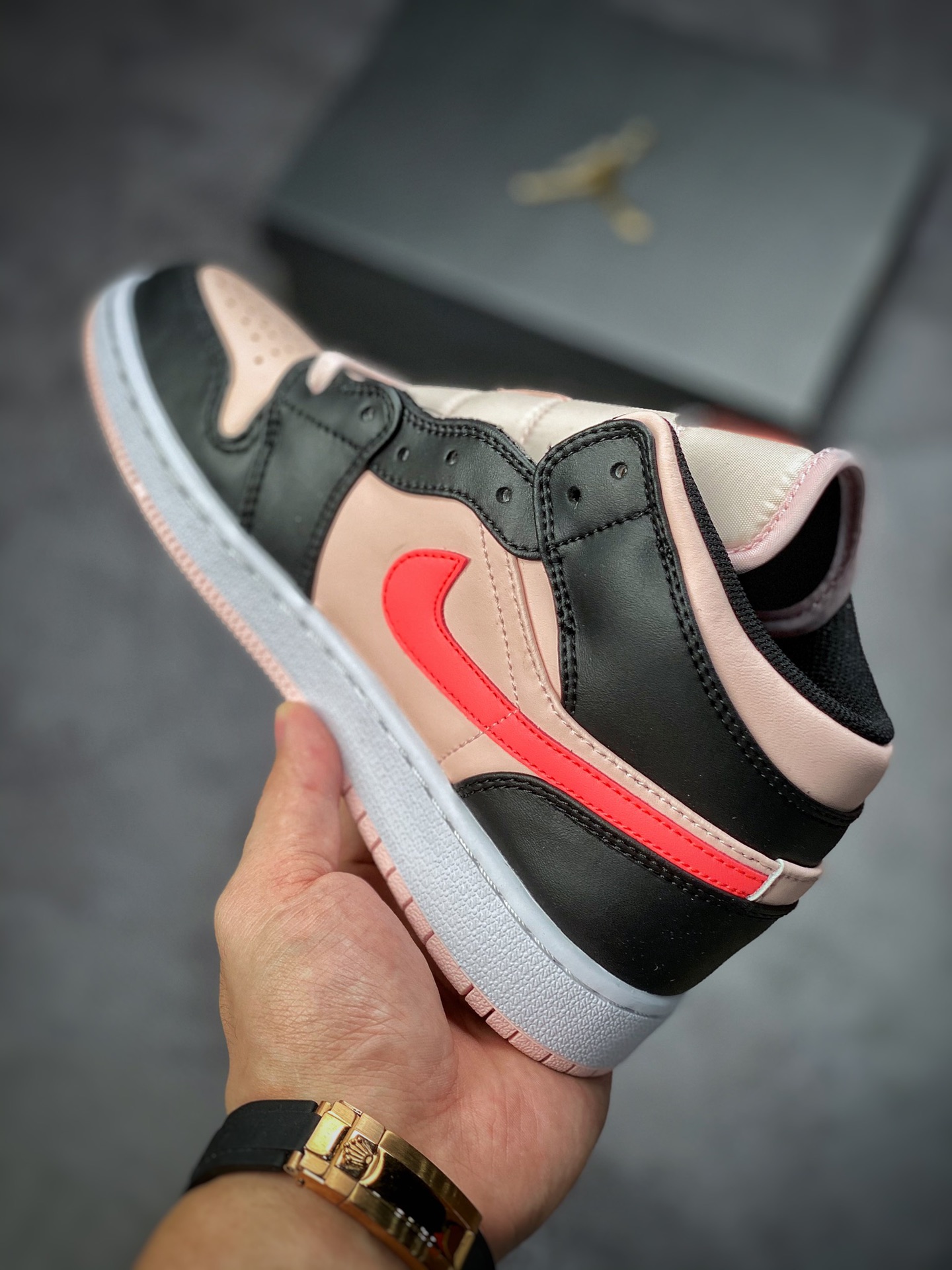 240 Air Jordan 1 MID 黑浅粉 全鞋采用原装头层皮554725-604