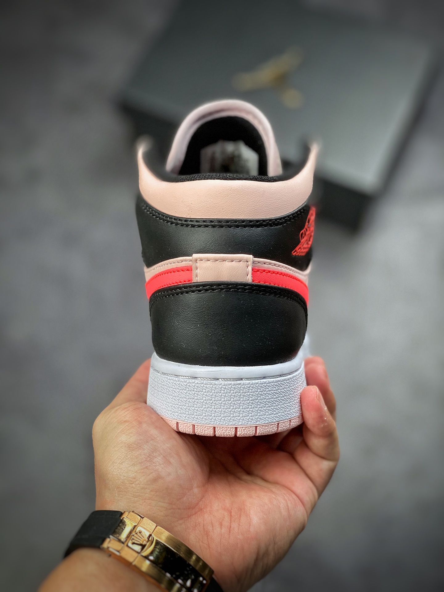 240 Air Jordan 1 MID 黑浅粉 全鞋采用原装头层皮554725-604