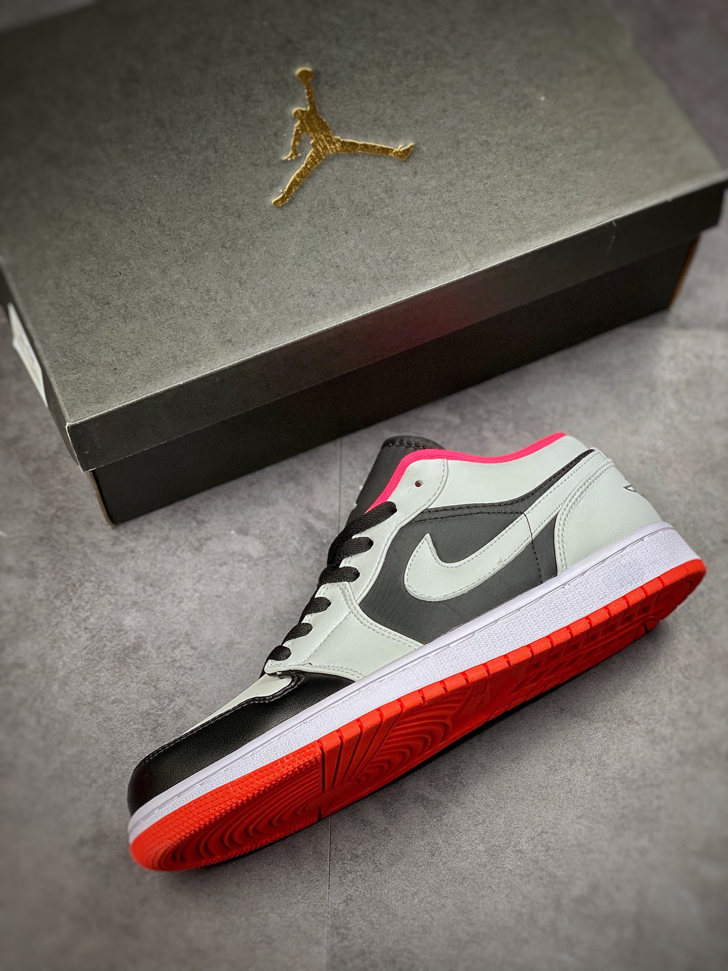 200 Air Jordan 1 Low 黑灰红 AJ1乔1低帮休闲板鞋 553558-022