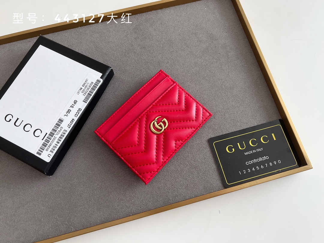 GUCCI GG Marmont カードケース - 上質な小牛皮使用