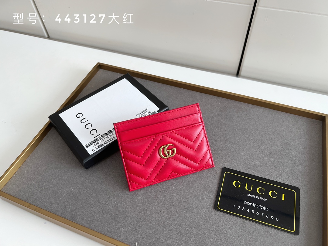 GUCCI GG Marmont カードケース - 上質な小牛皮使用