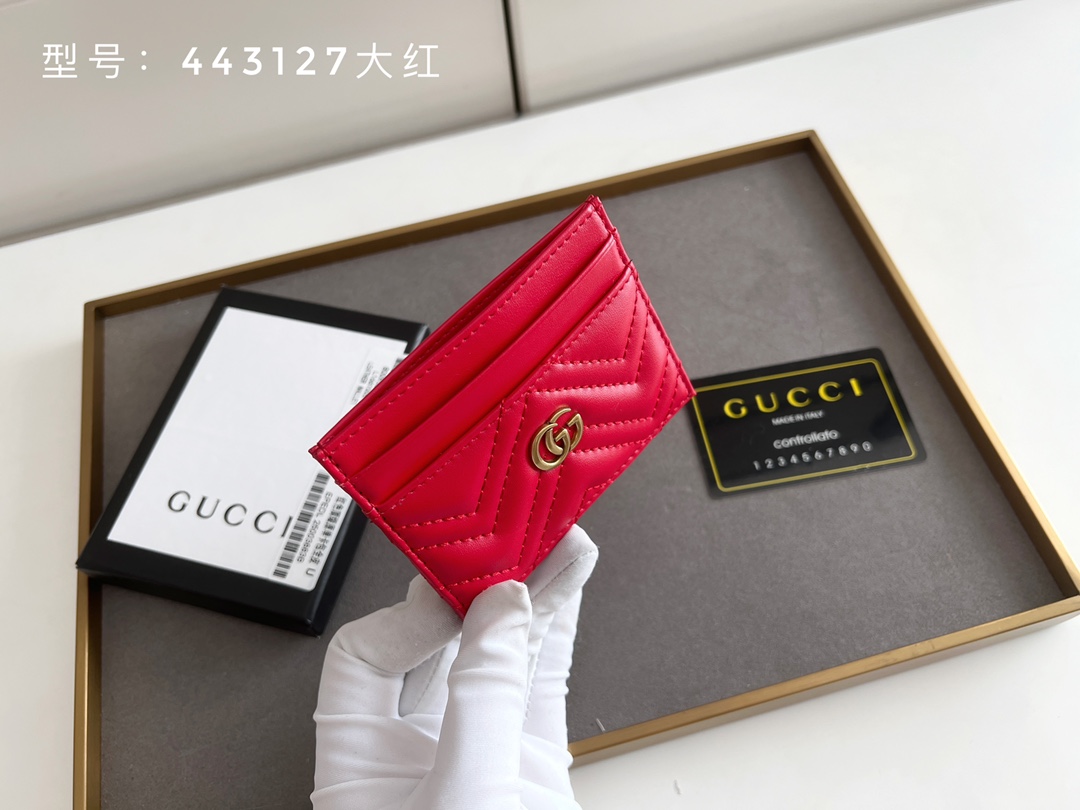 GUCCI GG Marmont カードケース - 上質な小牛皮使用