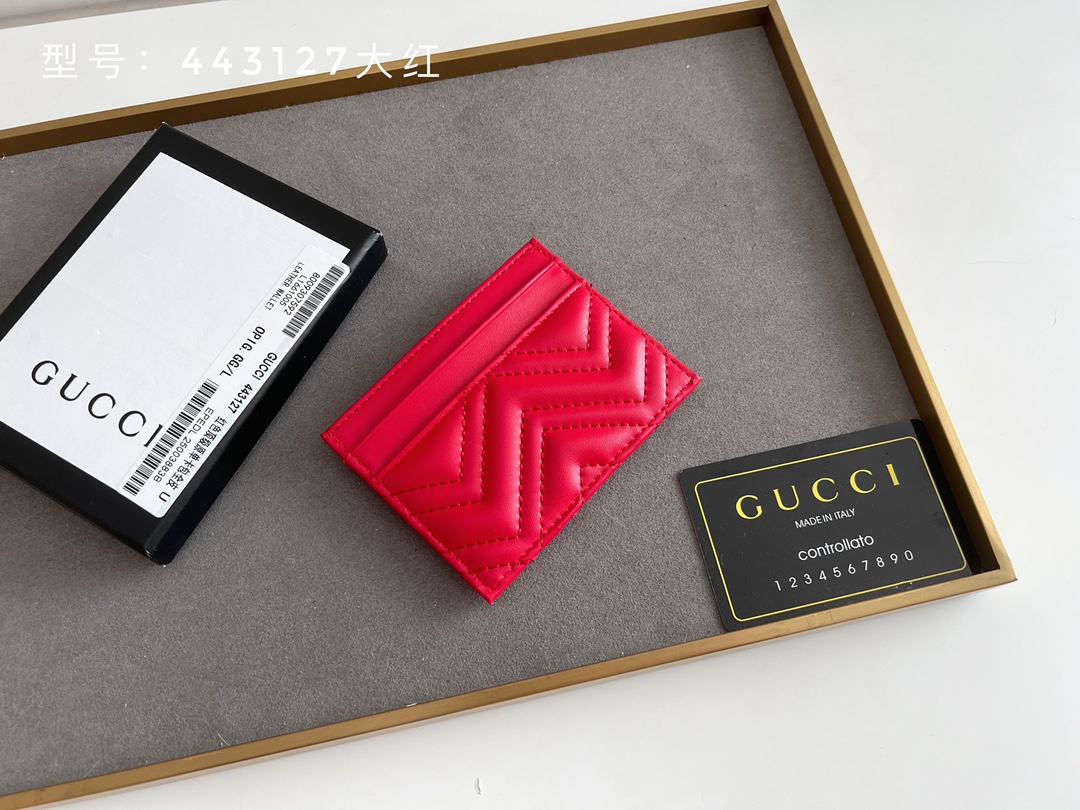 GUCCI GG Marmont カードケース - 上質な小牛皮使用