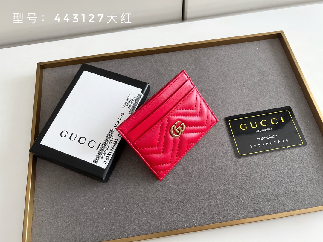 GUCCI GG Marmont カードケース - 上質な小牛皮使用