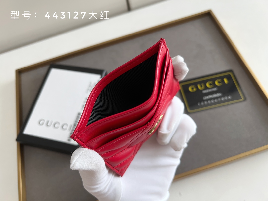 GUCCI GG Marmont カードケース - 上質な小牛皮使用