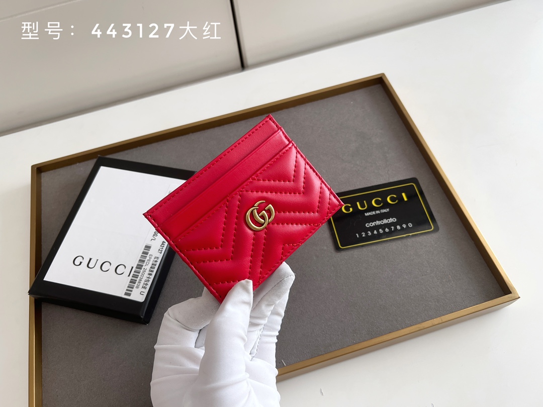 GUCCI GG Marmont カードケース - 上質な小牛皮使用