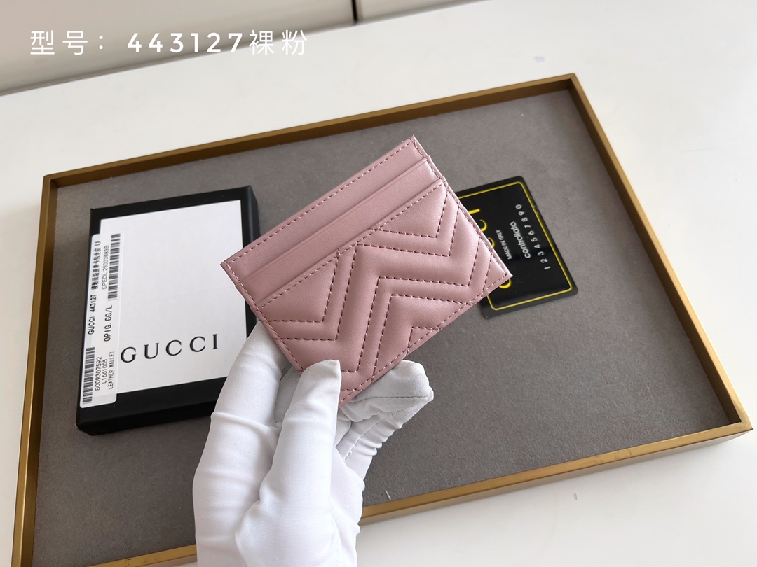 GUCCI GG Marmont カードケース - 高級本革製
