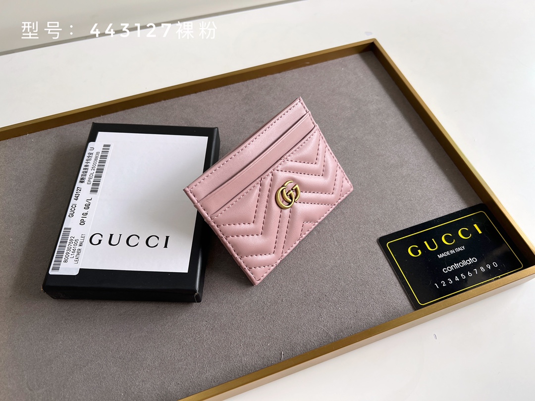 GUCCI GG Marmont カードケース - 高級本革製