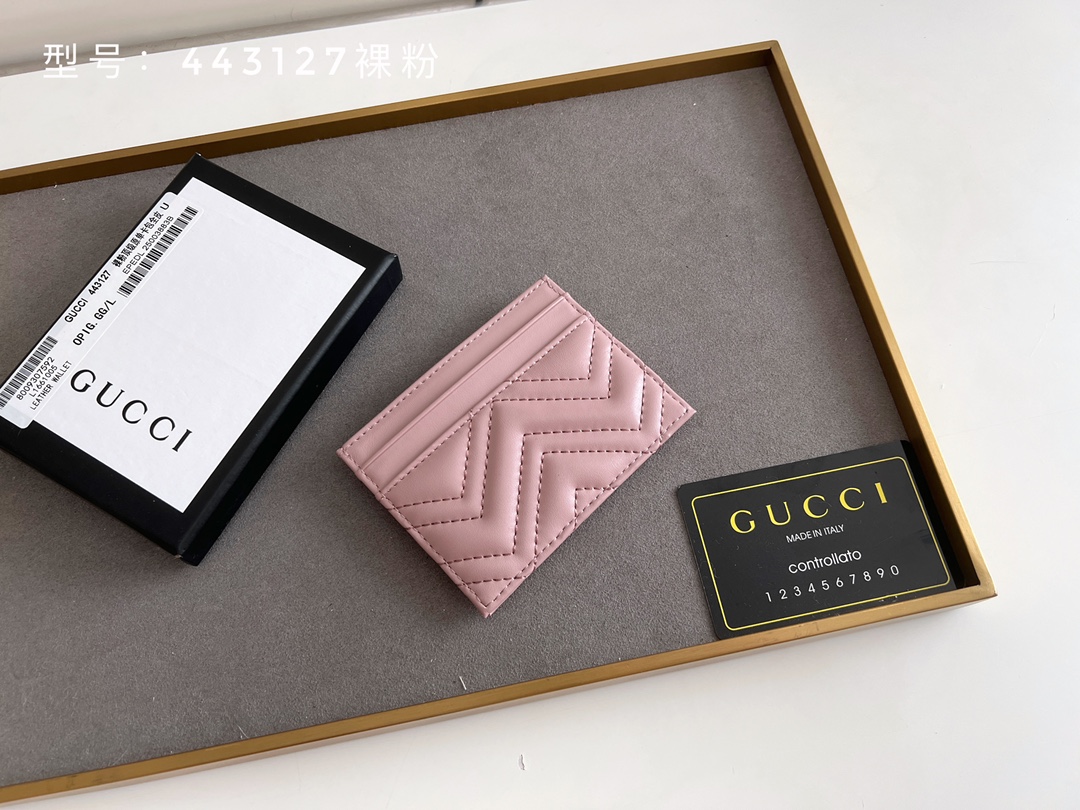GUCCI GG Marmont カードケース - 高級本革製